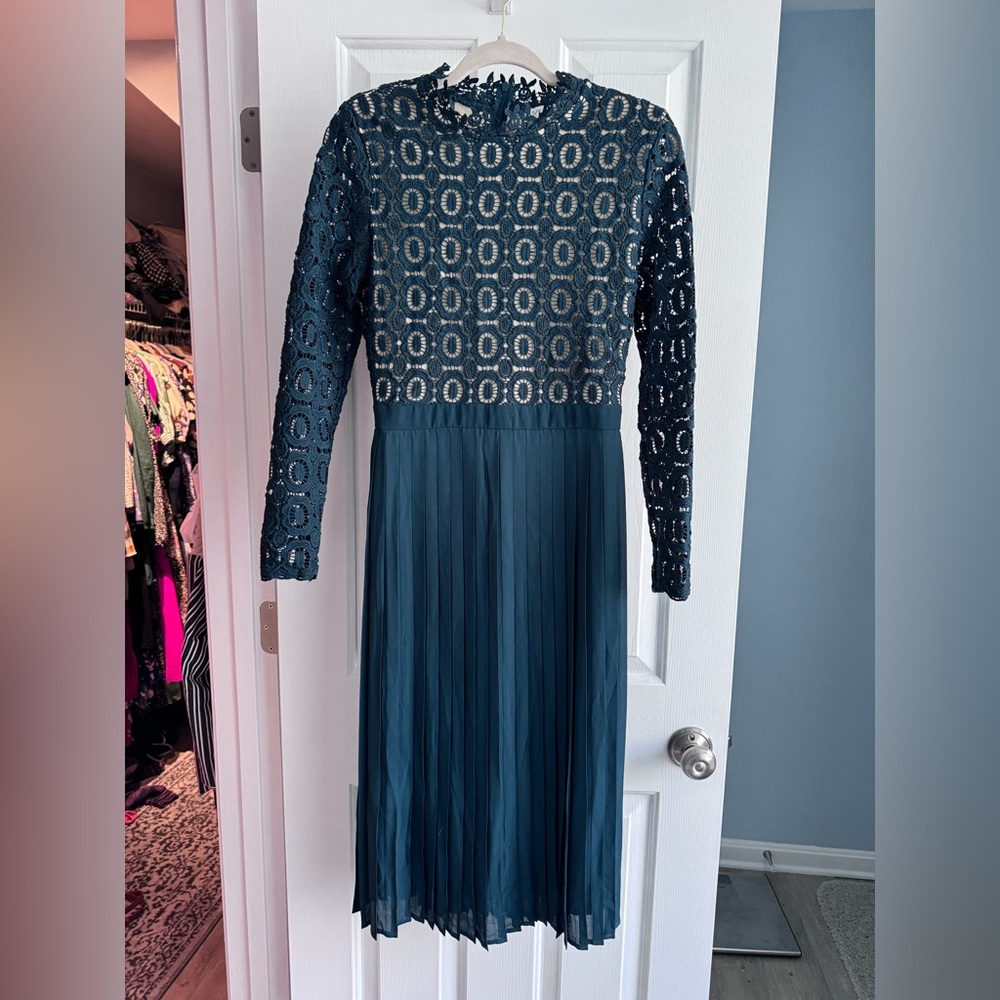 Ivy City Co | Green Pleated Lace Midi Dress | Size Small | Christmas Dress